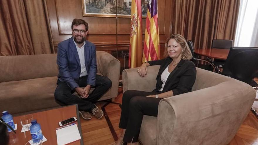 El alcalde de Palma, Antoni Noguera, y la delegada del Gobierno, María Salom, en su reunión de ayer.