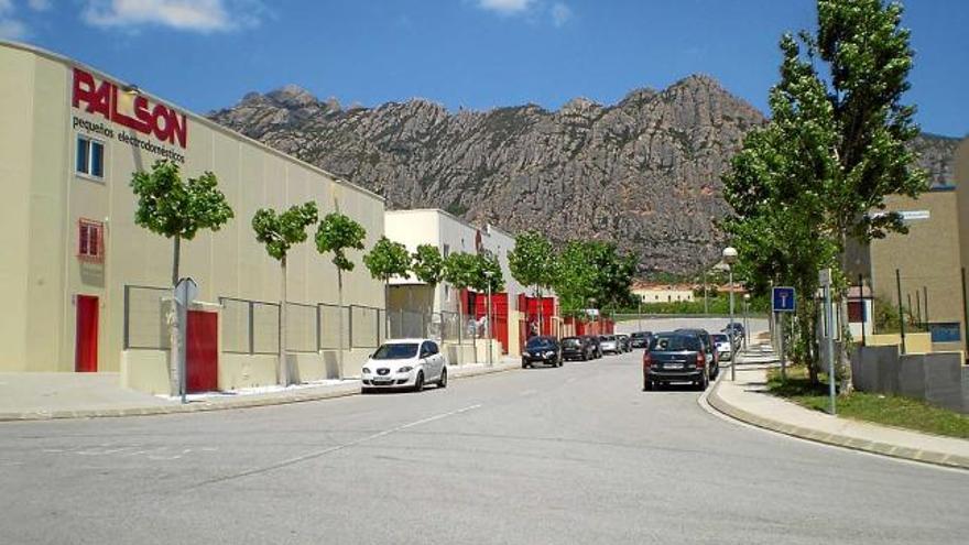 Vista del polígon Les Ginesteres de Collbató, situat als peus de Montserrat