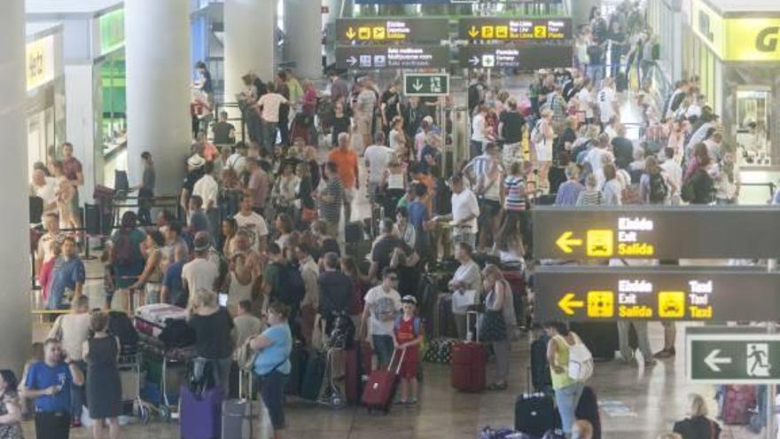 El aeropuerto afronta la mayor afluencia de pasajeros