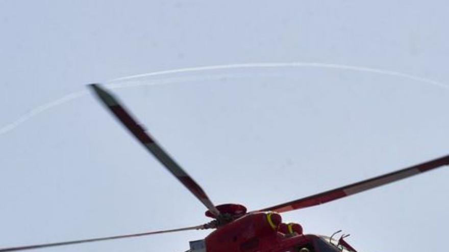 El helicóptero del GES recupera el cuerpo de un pescador en Las Palmas