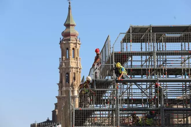 Ya ha comenzado el montaje de la estructura de la Virgen del Pilar para la Ofrenda de Flores