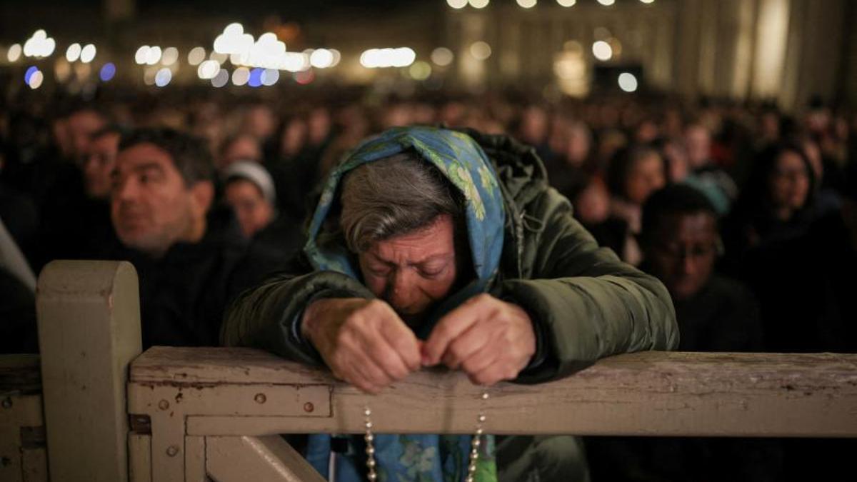El Papa pasa una noche "tranquila" y descansa tras la crisis aislada de broncoespamos de ayer