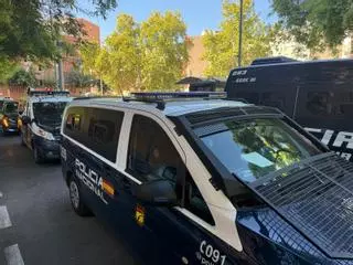 Más de 60 agentes despliegan una macrooperación antidroga en la calle Santa Rita de Murcia