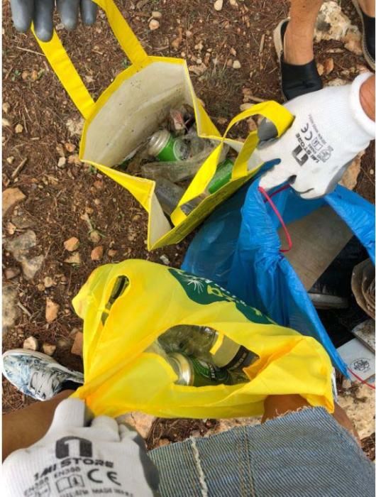 Pese a la tormenta, 1.500 personas, 500 más de las previstas, recogen dos toneladas de basura