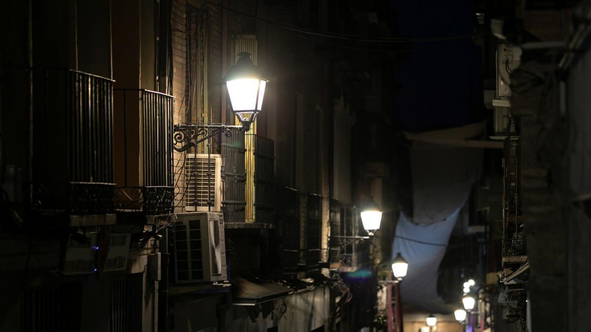 Iluminación en la calle Tornerías