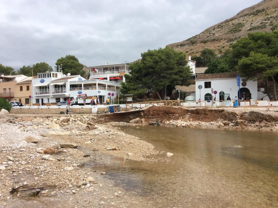 El estado, hoy, de la cala de la Granadella tras el paso del temporal.