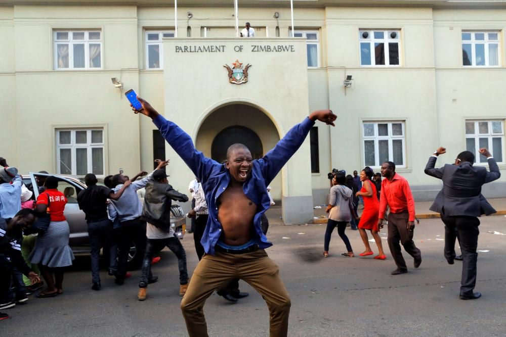 Alegría en Zimbabue tras la dimisión de Mugabe