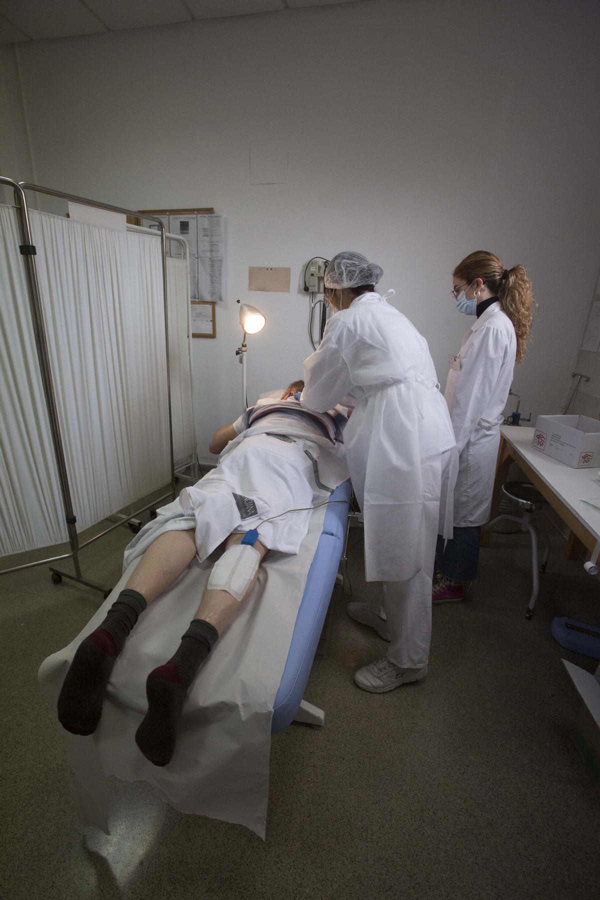 Atención de cirugía menor  en un centro de salud