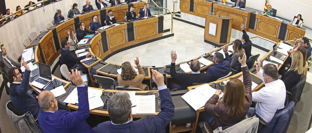 Un pleno de la Diputación de Alicante, en imagen de archivo. |