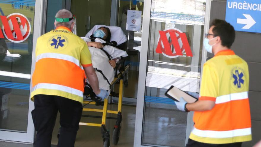 Una dona entra en llitera a l&#039;hospital Arnau de Vilanova de Lleida