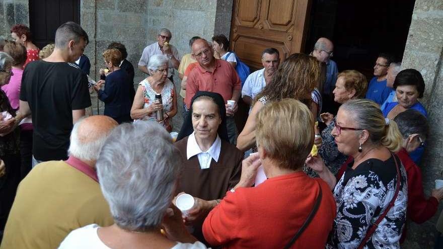 La Peregrina de Donado comparte el templo con la Virgen del Carmen