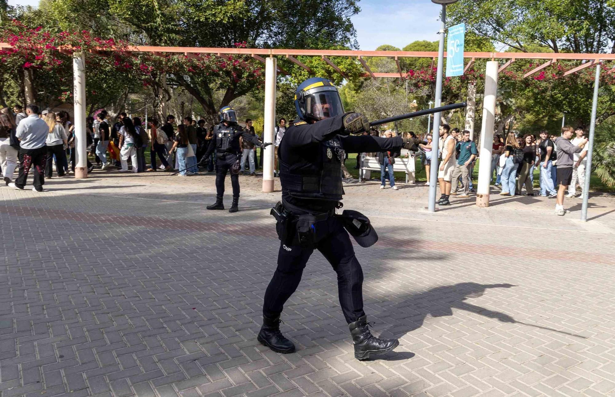 Tensión en la Universidad de Alicante por la visita de Vito Quiles