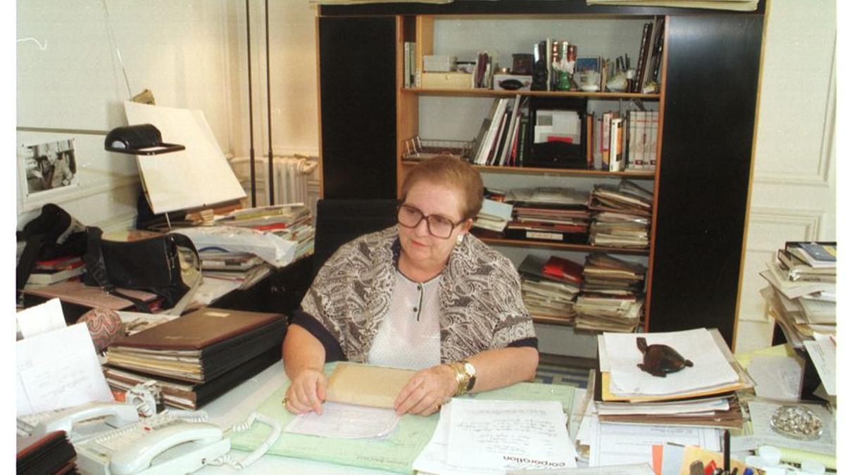 La agente en su despacho en los años 90.