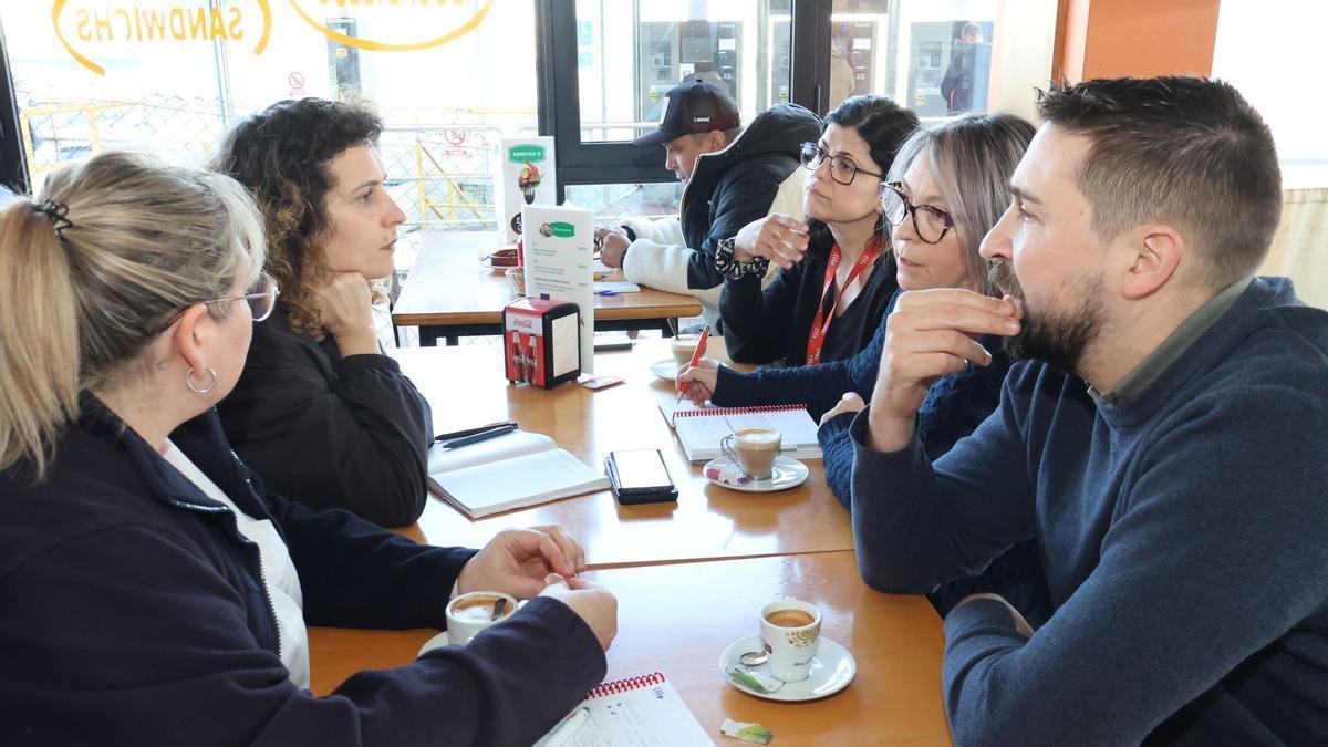 Reunión de Avia Veira con trabajadoras del Chuac