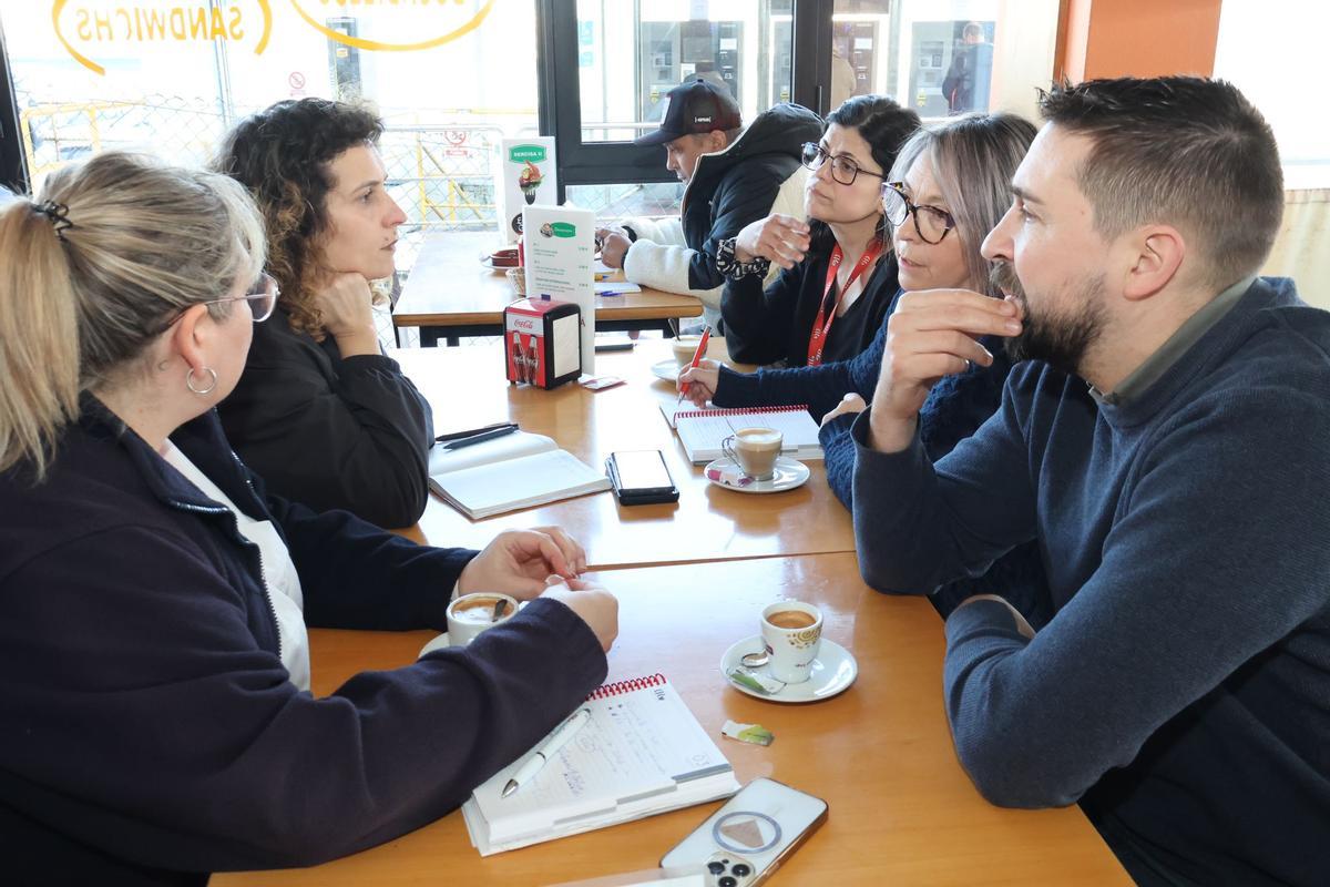Reunión de Avia Veira con trabajadoras del Chuac