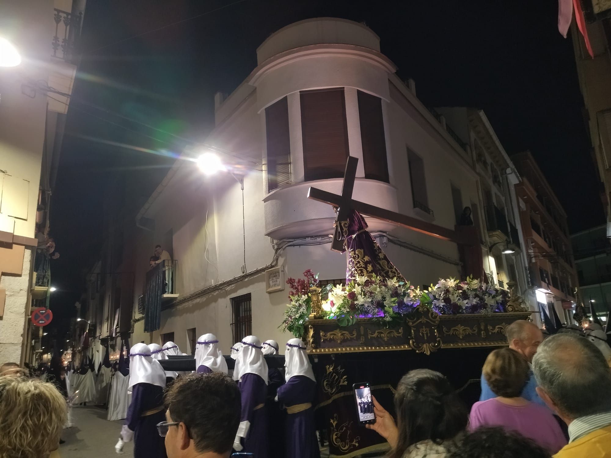 Devoción en Pego en la procesión de la Pasión de Jesús