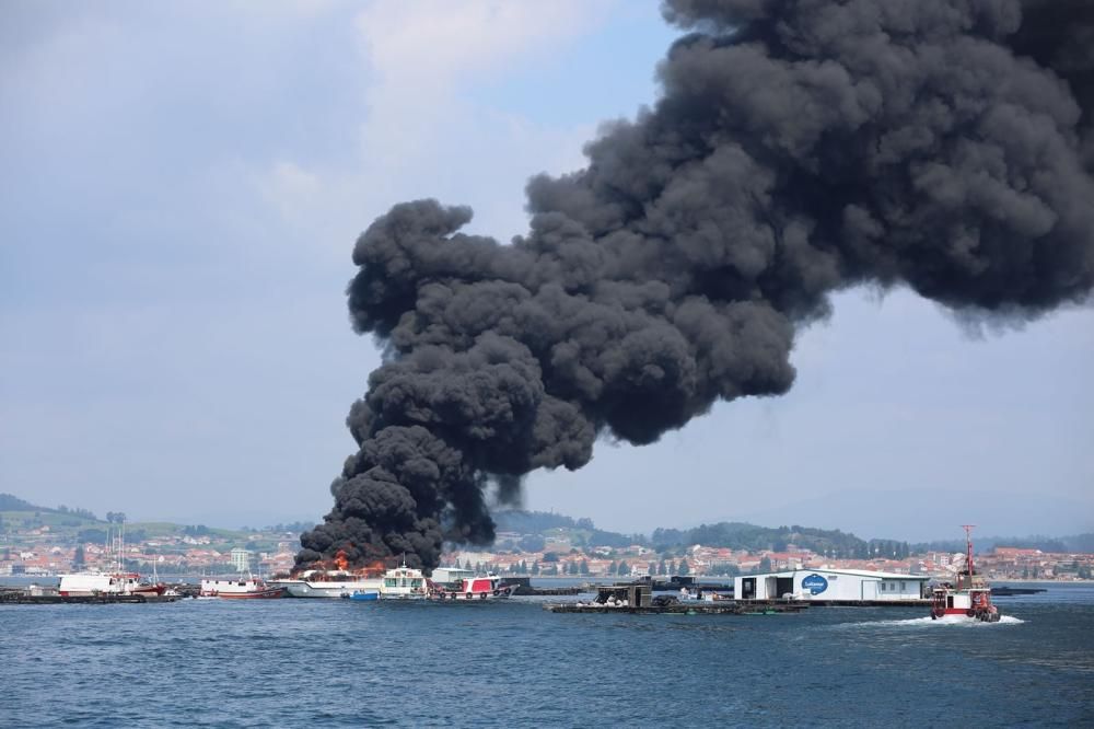 Arde un catamarán de pasajeros en A Toxa