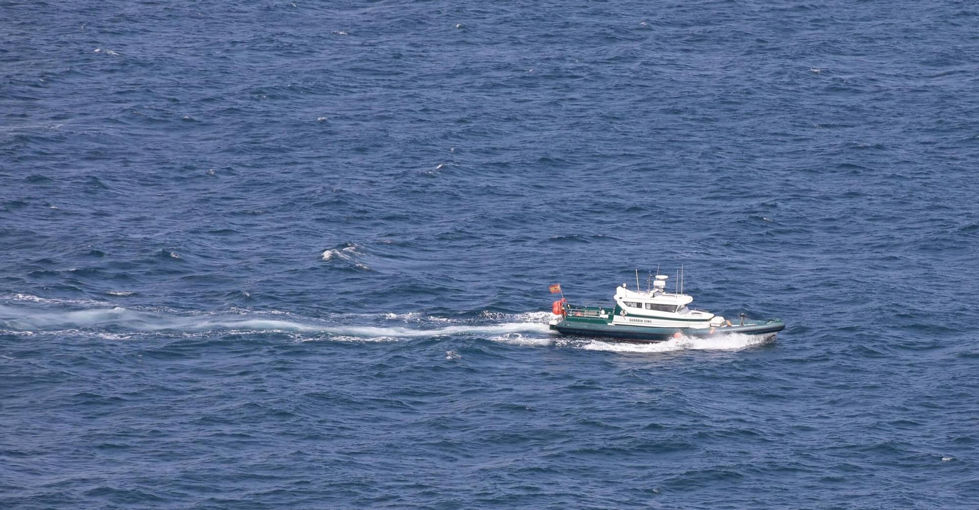 En imágenes: Así fueron las labores de desactivación de tres obuses en la costa de Gijón
