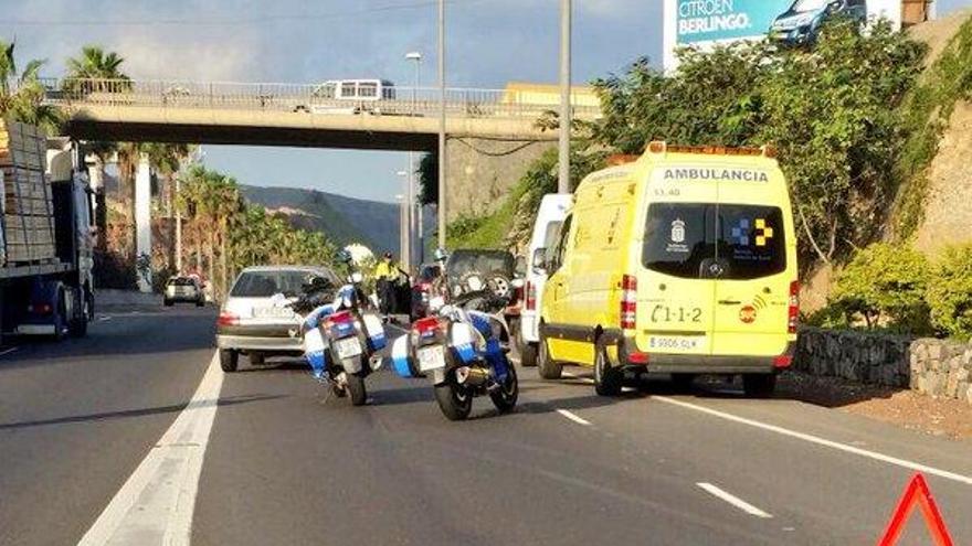Cuatro vehículos implicados en un accidente de tráfico en Julio Luengo