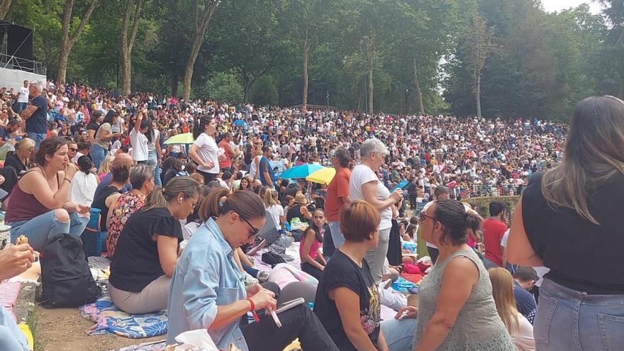 Fans de Alejandro Sanz abarrotan el auditorio de Castrelos a las 19.30 horas