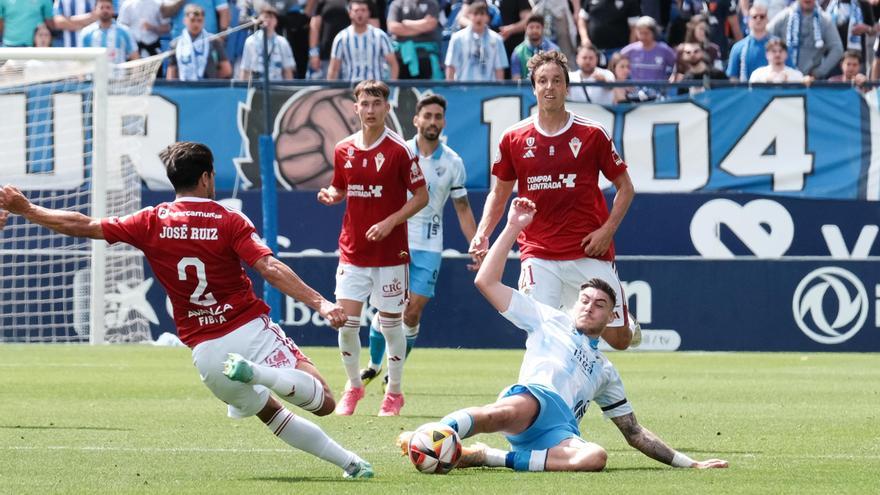 El Málaga CF se queda a cinco puntos de la segunda plaza