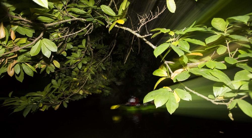 Recorrido fluvial nocturno en el Occidente surcando las aguas del río Navia y el Polea