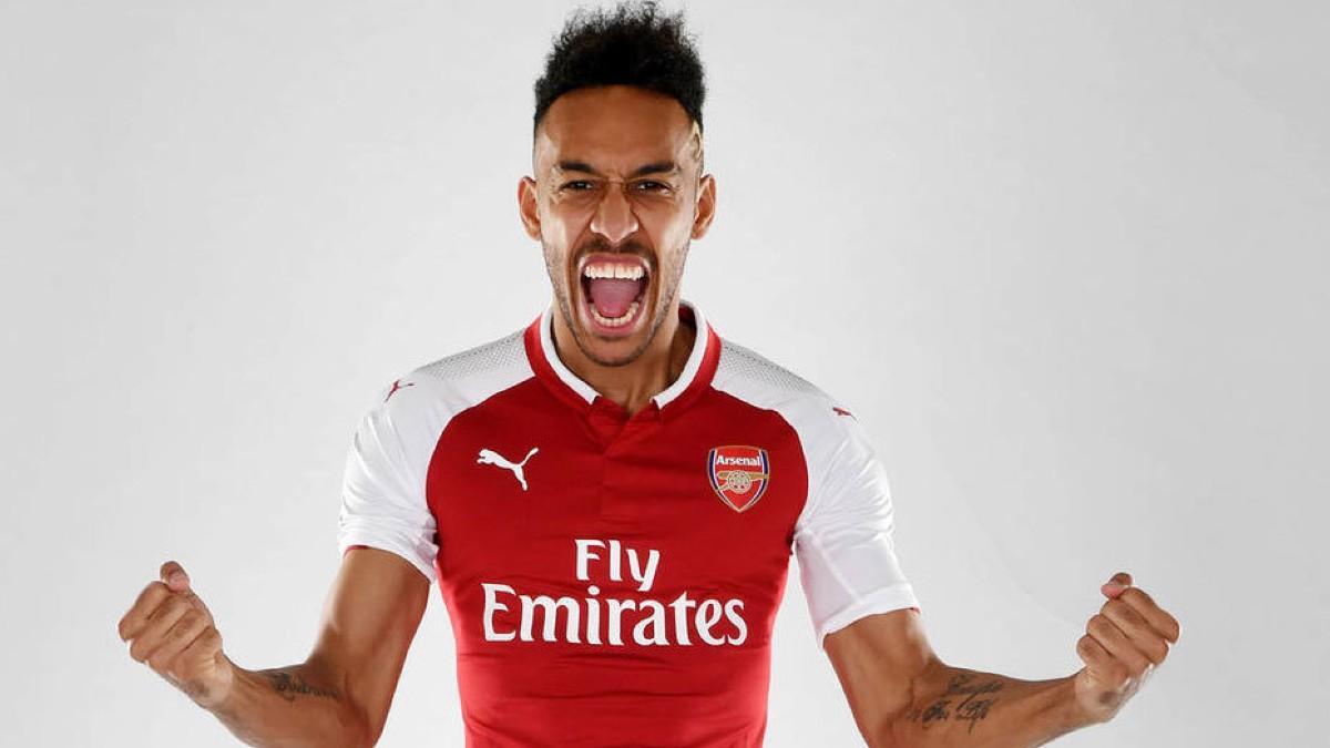 Aubameyang (2018). El Arsenal fichó al delantero gabonés por 64 millones de euros procedente del Borussia Dortmund. Aubameyang se convirtió en el fichaje más caro de los gunners pero su mala relación con el club inglés lo obligó a salir ‘por la puerta de atrás’ en el mercado invernal de 2022 para llegar al Barça tras rescindir su contrato.
