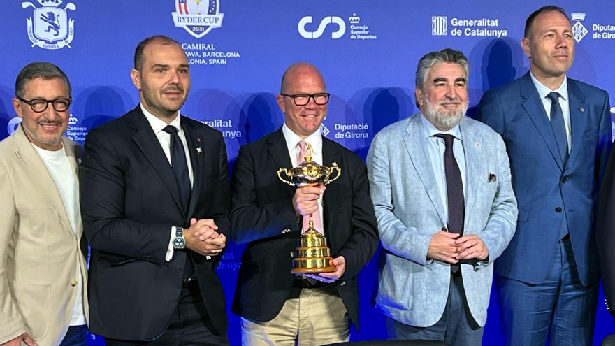 El director del torneig, Guy Kinnings; els consellers de la Presidència i d'Esports, Albert Dalmau i Berni Álvarez, i el president del Consell Superior d'Esports, José Manuel Rodríguez Uribes.