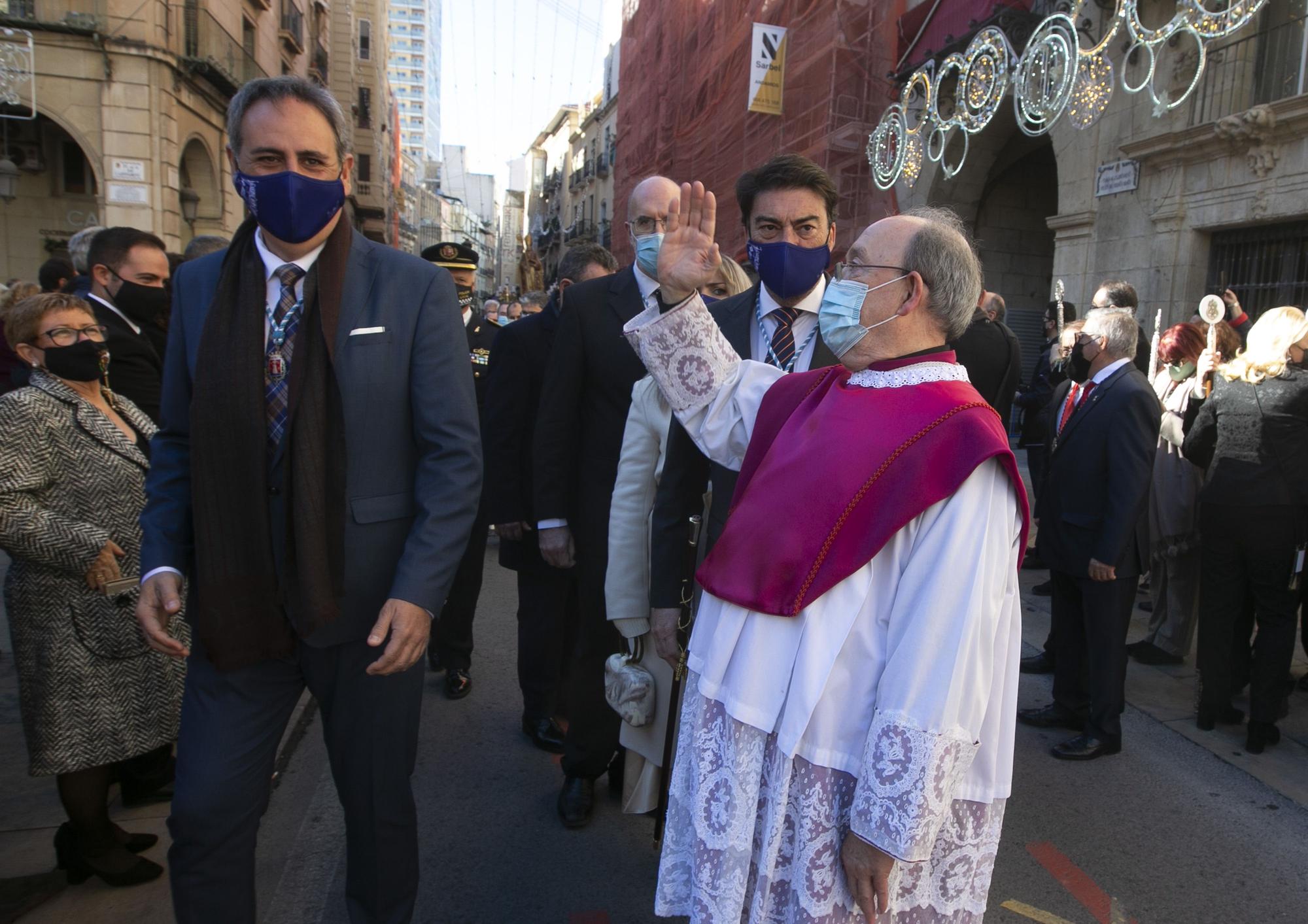 Procesión de San Nicolás y ambiente festivo en Alicante por el Día de la Constitución