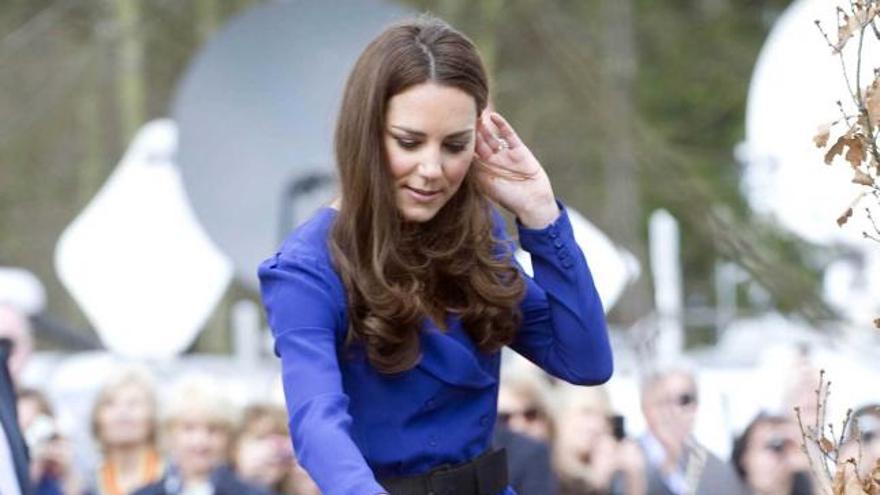 Catalina Middleton y su traje azul.