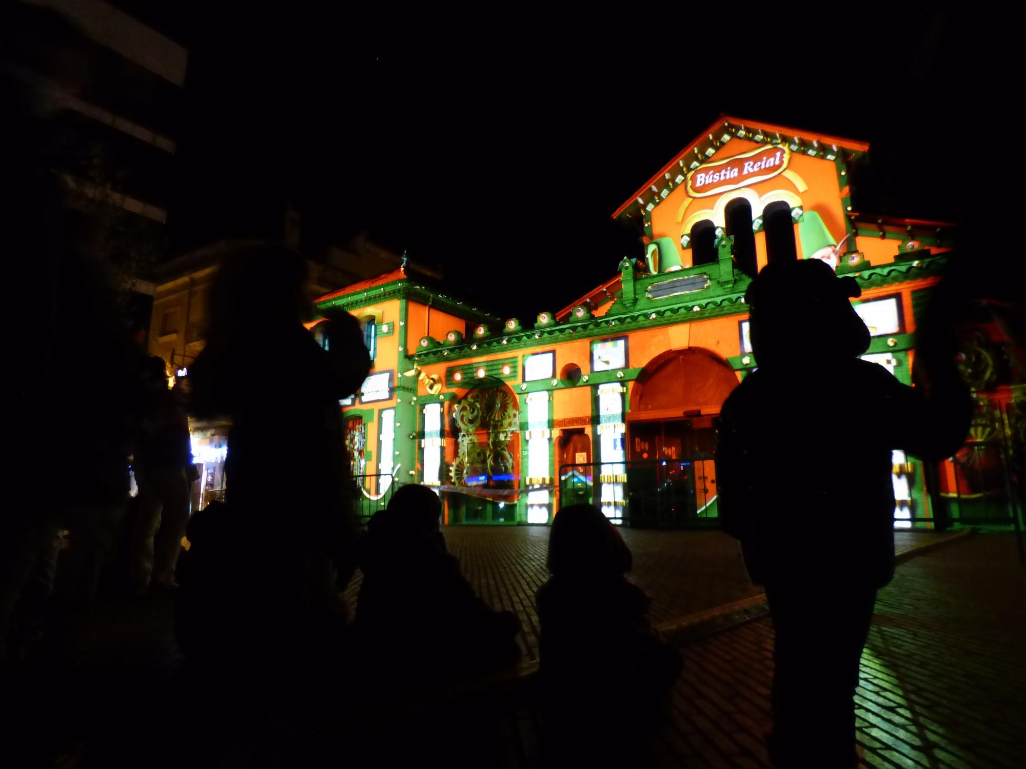 Figueres gaudeix del Nadal amb els «màppings» de la plaça de l'Escorxador