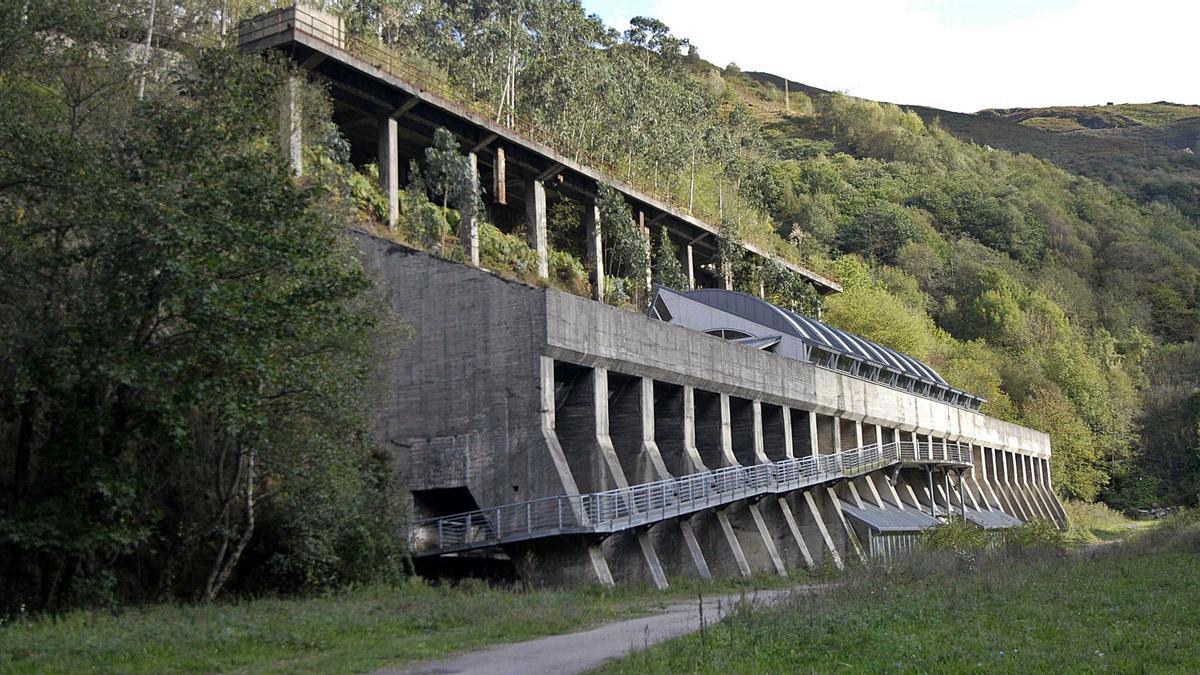 Las tolvas del Monsacro, donde se iba a ubicar el Museo de los Quesos de Asturias.