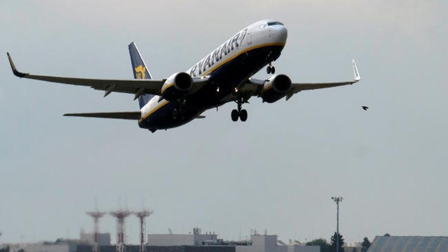 Ryanair amenaza con despidos si siguen las huelgas