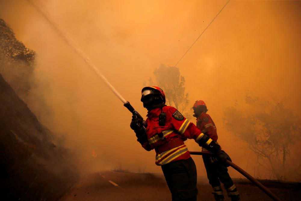 Incendio de grandes dimensiones en el centro de Portugal.