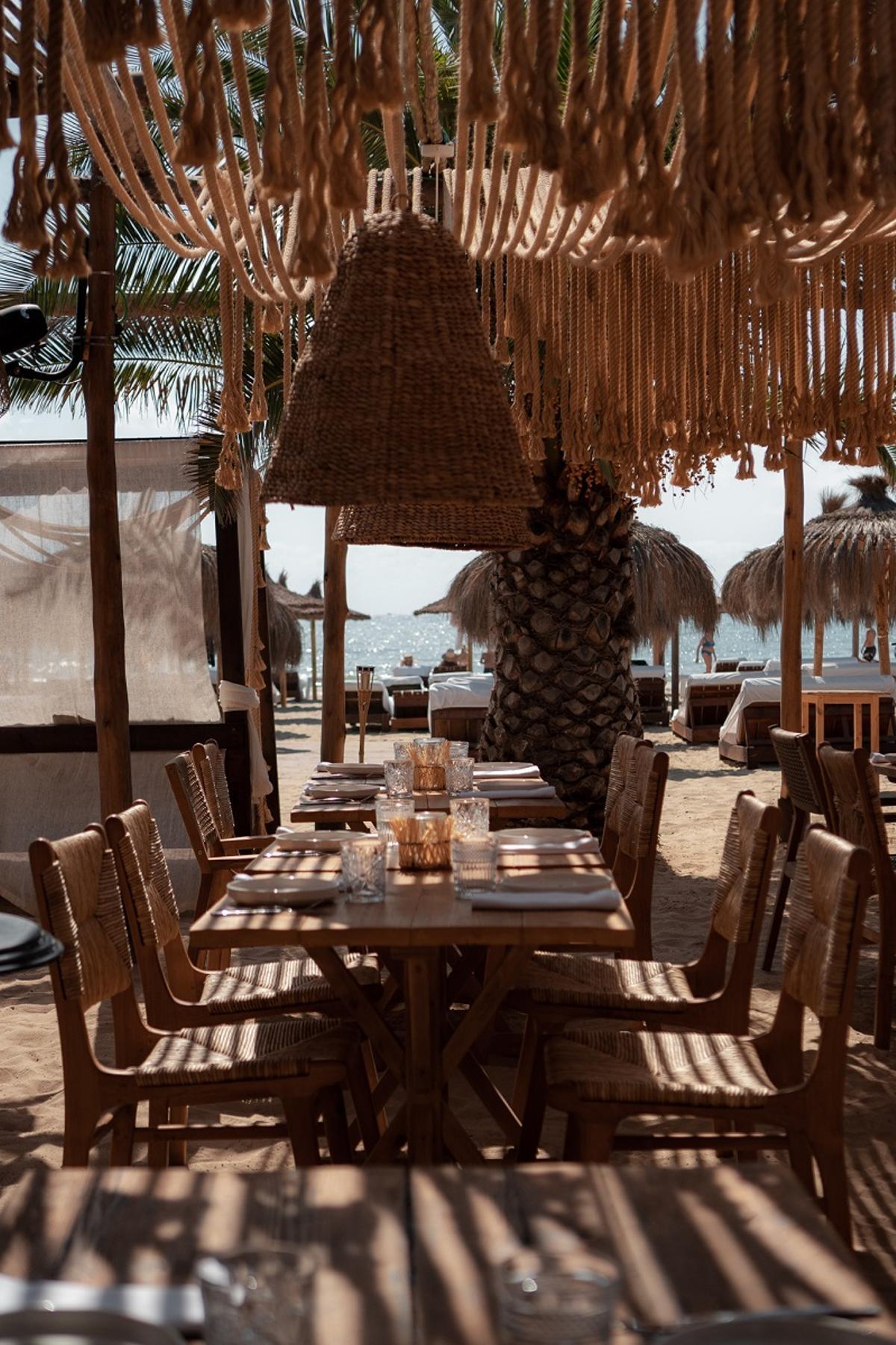 Zazú Ibiza cuenta con una cocina ininterrumpida y una propuesta gastronómica para todos los gustos.