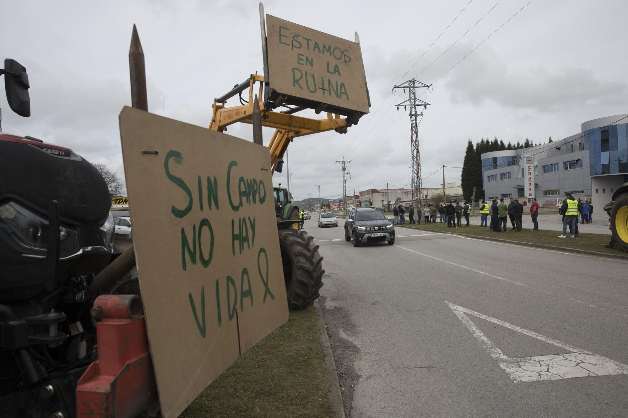 EN IMÁGENES: así está siendo el paro del transporte en Asturias