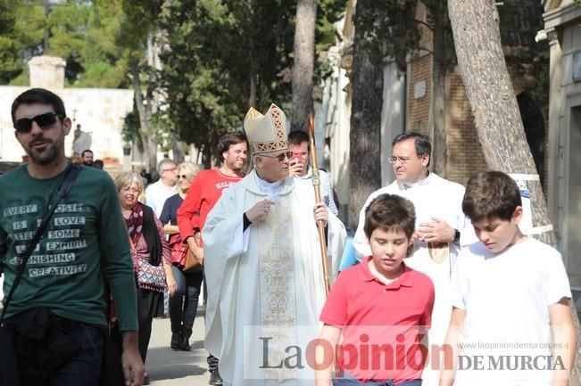 Día de Todos los Santos en el Cemeneterio de Espin