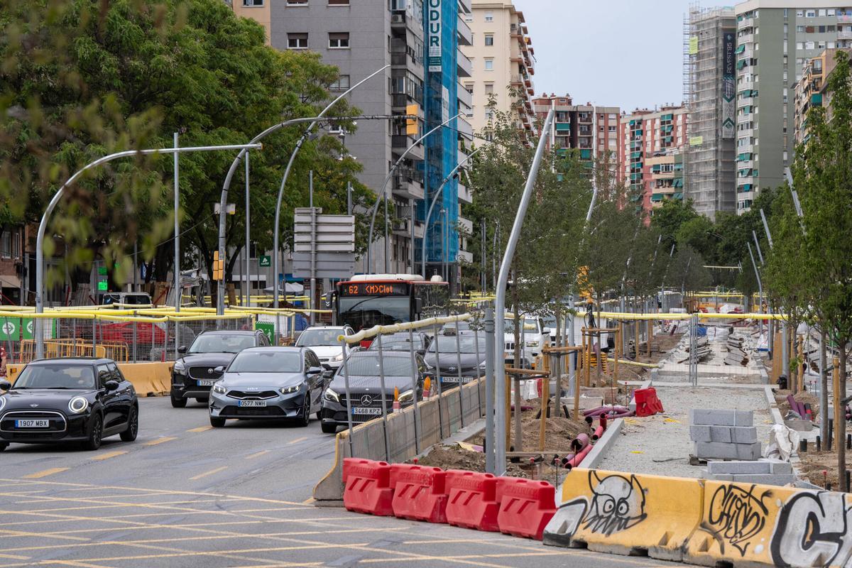 Barcelona asfaltarà un tram de la Meridiana durant la primera meitat d’agost: mapa, dates i afectacions al  trànsit