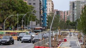 Barcelona asfaltarà un tram de la Meridiana durant la primera meitat d’agost: mapa, dates i afectacions al  trànsit