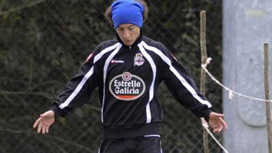 Andrés Guardado, camino de los vestuarios de la ciudad deportiva de Abegondo