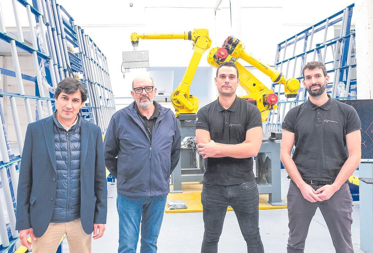 De izquierda a derecha, los directivos de EDS Robotics Álvaro Brotons, Juan Martínez, Alberto Pradas y Víctor Cercós