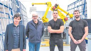De izquierda a derecha, los directivos de EDS Robotics Álvaro Brotons, Juan Martínez, Alberto Pradas y Víctor Cercós