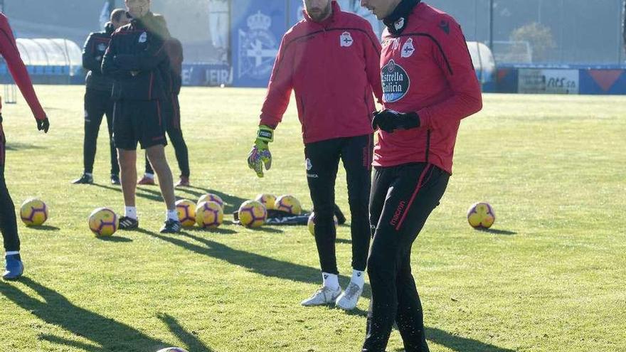 Carlos Fernández, durante el entrenamiento de ayer en la ciudad deportiva.