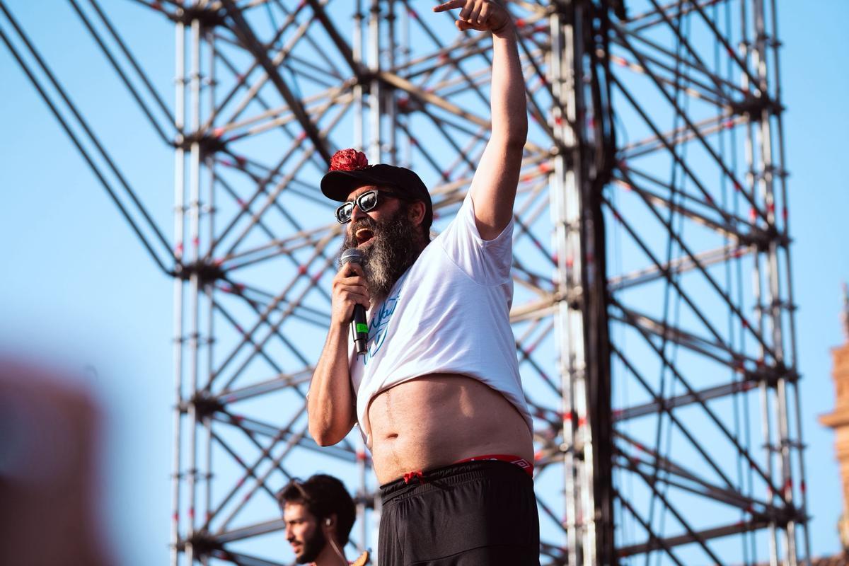 El concierto de Califato ¾ y La Plazuela de Icónica Santalucía Sevilla Fest en imágenes