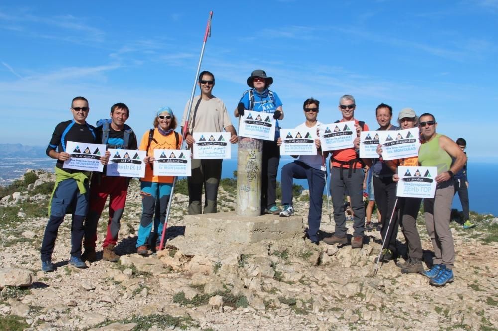 Una montañera ciega sube por primera vez al Montgó