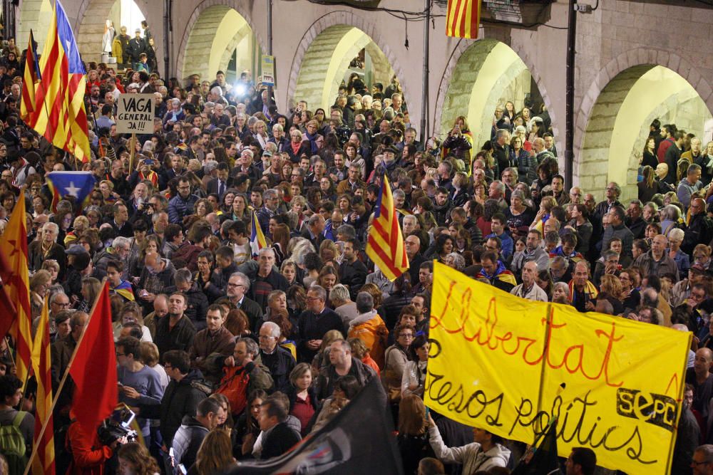 Concentració a Girona en rebuig a l'empresonament dels consellers