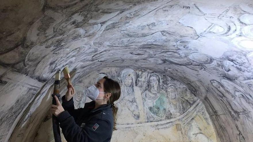 Comienzan los trabajos restauración de las grisallas de la Ermita del Calvario de Bordón