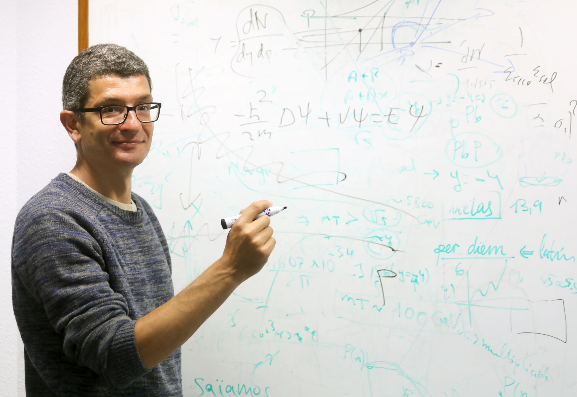 Cibrán Santamarina Ríos no Instituto Galego de Física de Altas Enerxías.