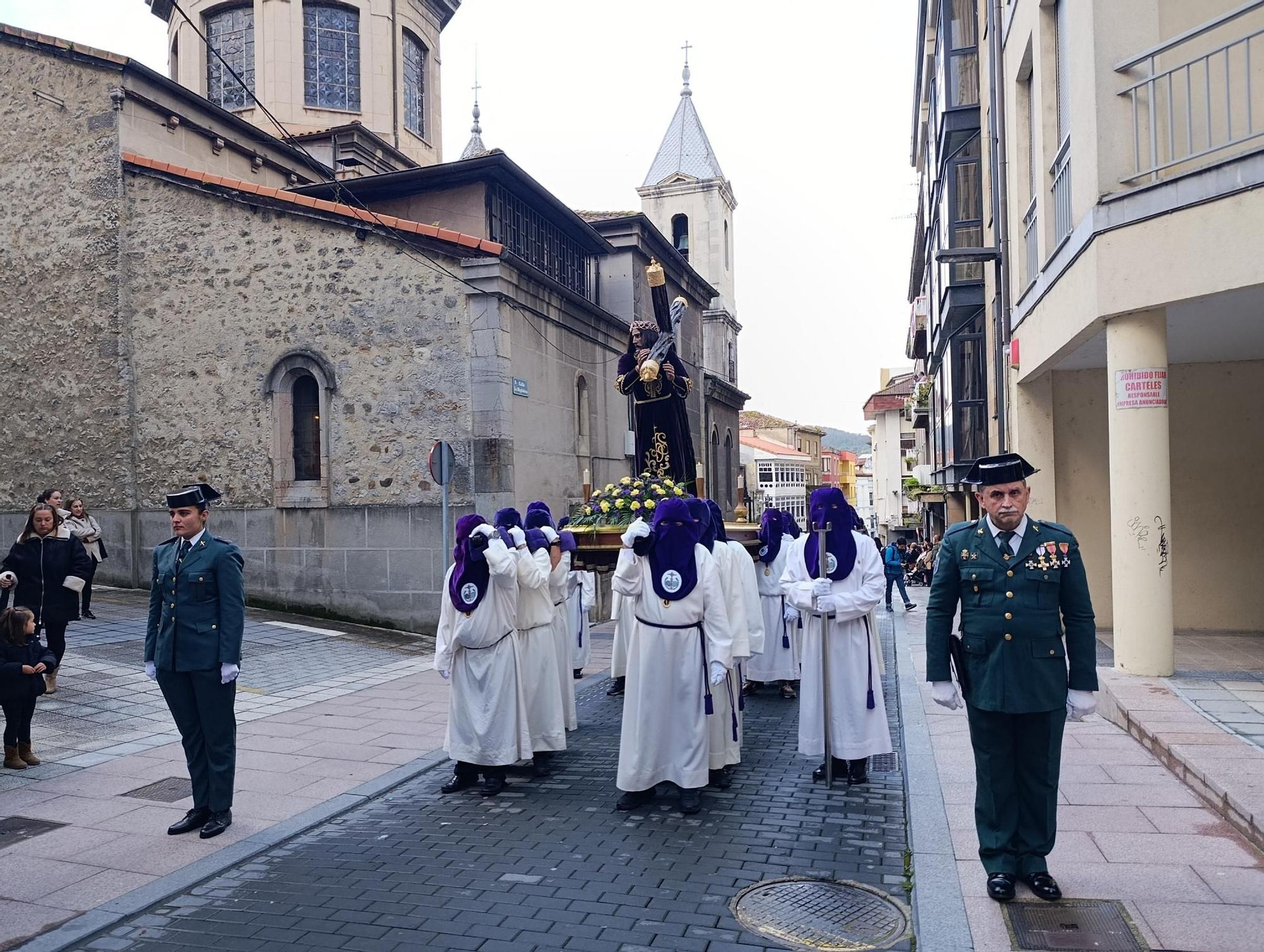 El Nazareno y la Virgen Dolorosa emocionan en Grado