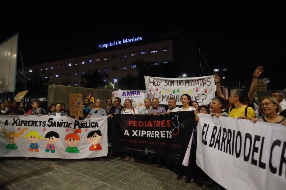 Manifestación en Manises por el recorte de pediatras